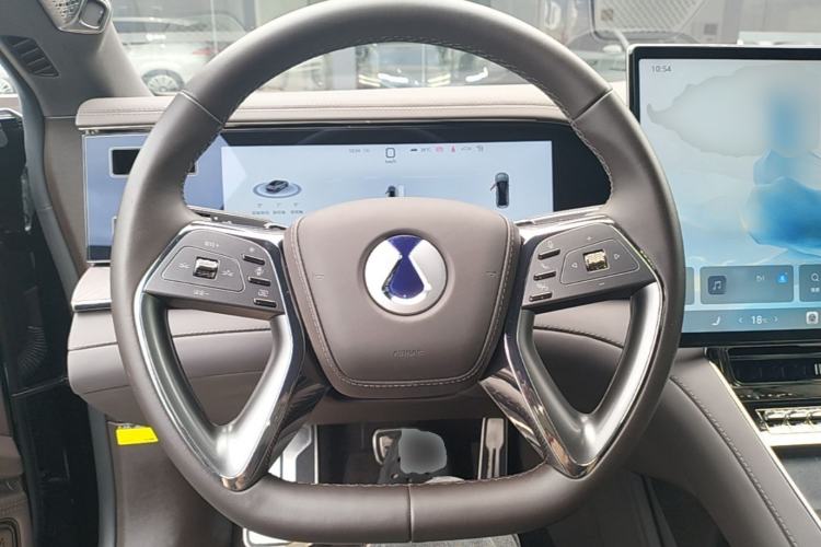 Used Denza Z9 2024 1100 km Four-Wheel Drive Max Version Steering Wheel