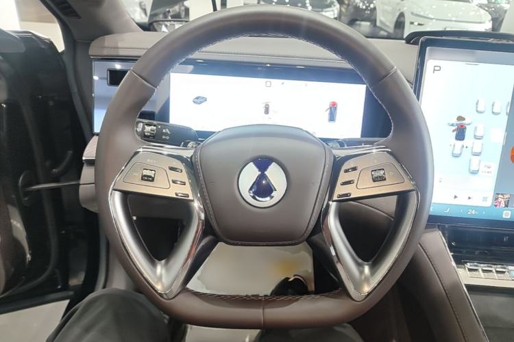 Used Denza Z9 2024 1100 km All-Wheel-Drive Ultra Version Steering Wheel