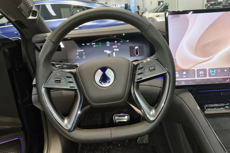 Used Denza Z9 2024 1100 km All-Wheel-Drive Ultra Version Steering Wheel