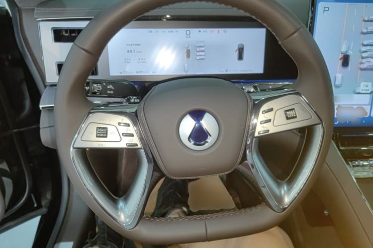 Used Denza Z9 2024 1100 km Four-Wheel Drive Pro Version Steering Wheel