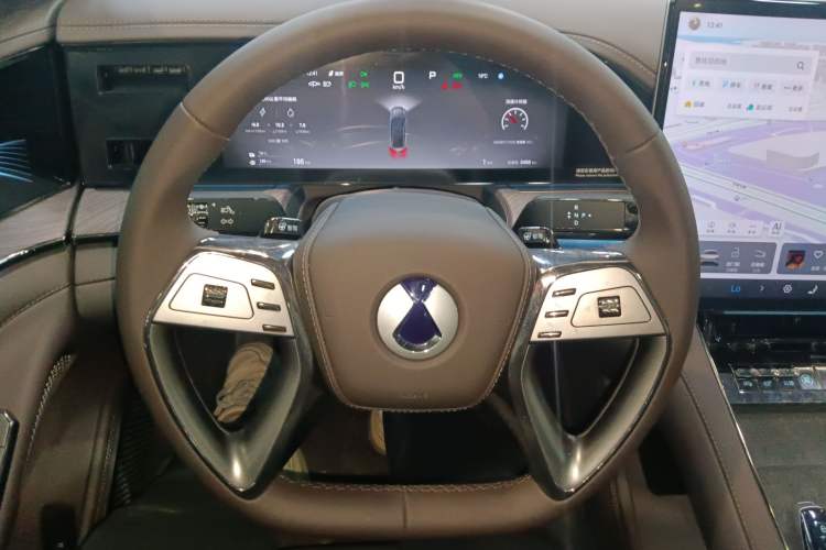 Used Denza Z9 2024 1100 km All-Wheel-Drive Ultra Version Steering Wheel