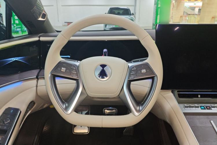 Used Denza Z9 2024 1100 km Four-Wheel Drive Max Version Steering Wheel