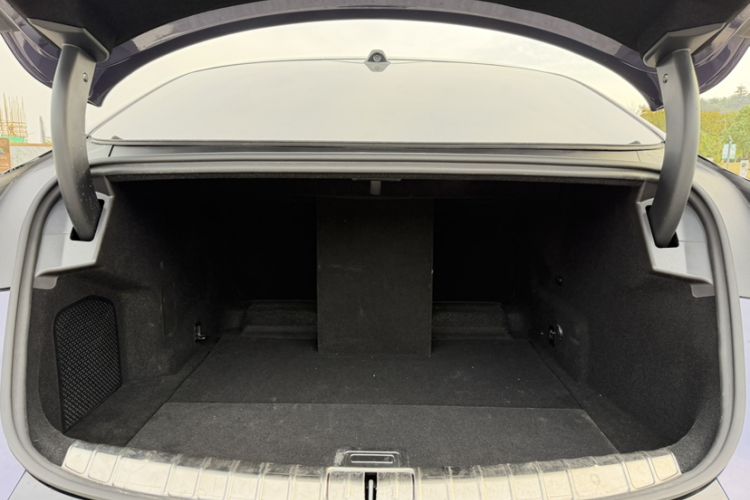 Used Denza Z9 2024 1100 km Four-Wheel Drive Max Version Trunk