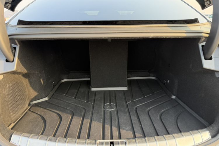 Used Denza Z9 2024 1100 km Four-Wheel Drive Pro Version Trunk