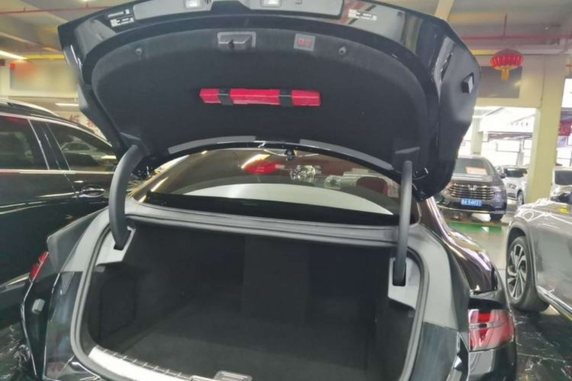 Used Denza Z9 2024 1100 km Four-Wheel Drive Max Version Trunk