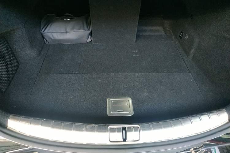 Used Denza Z9 2024 1100 km Four-Wheel Drive Pro Version Trunk