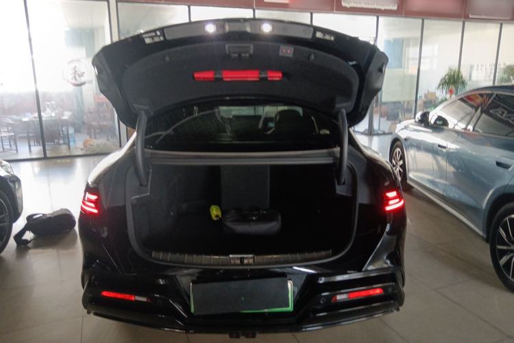 Used Denza Z9 2024 1100 km Four-Wheel Drive Max Version Trunk