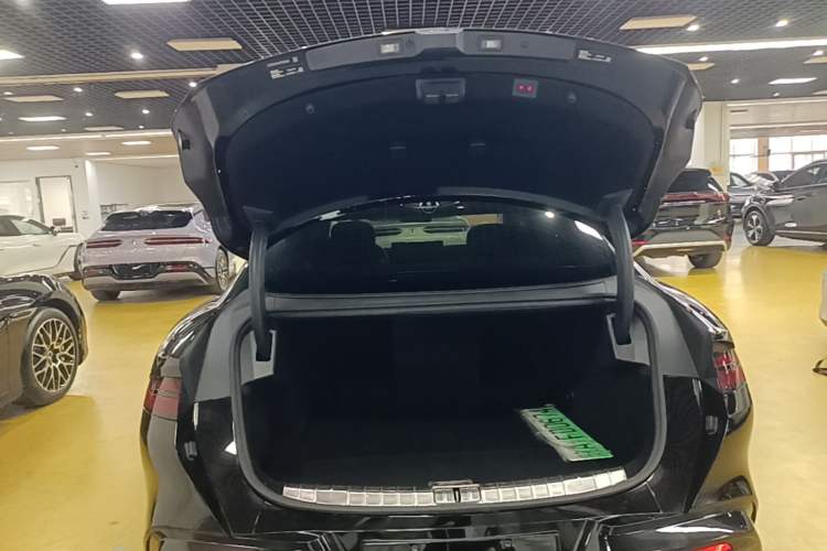 Used Denza Z9 2024 1100 km Four-Wheel Drive Max Version Trunk