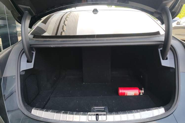 Used Denza Z9 2024 1100 km Four-Wheel Drive Max Version Trunk