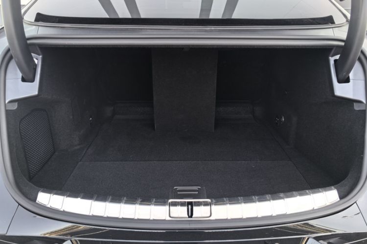 Used Denza Z9 2024 1100 km Four-Wheel Drive Max Version Trunk
