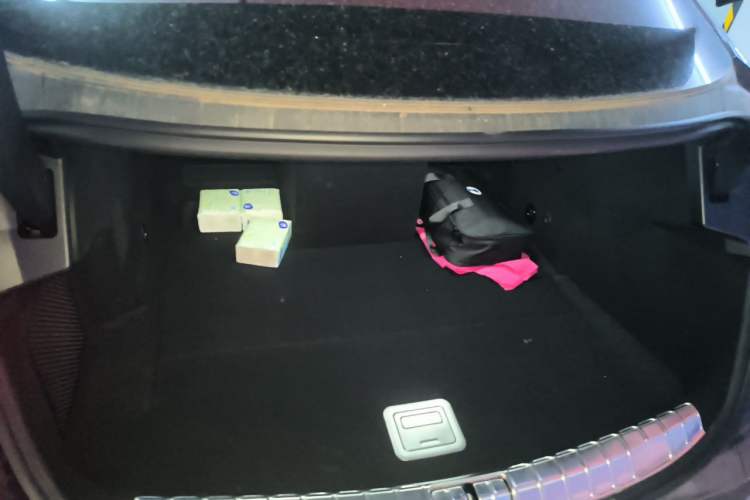 Used Denza Z9 2024 1100 km All-Wheel-Drive Ultra Version Trunk