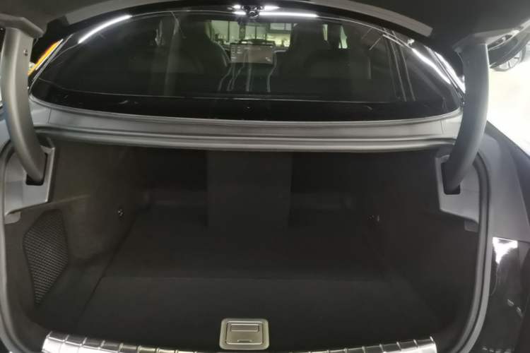 Used Denza Z9 2024 1100 km Four-Wheel Drive Max Version Trunk