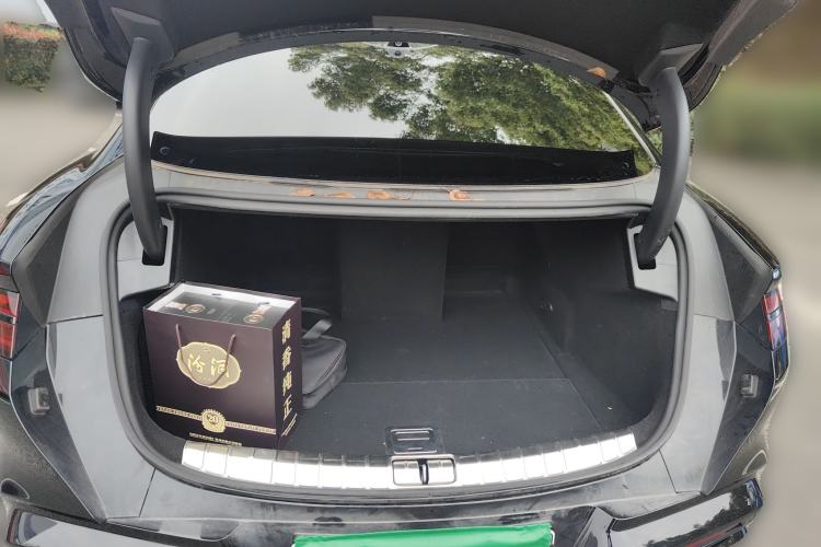 Used Denza Z9 2024 1100 km All-Wheel-Drive Ultra Version Trunk