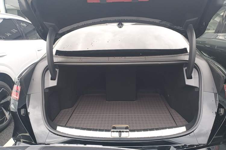 Used Denza Z9 2024 1100 km Four-Wheel Drive Max Version Trunk