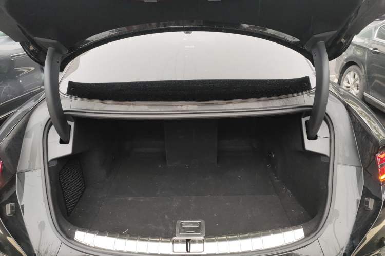 Used Denza Z9 2024 1100 km Four-Wheel Drive Max Version Trunk