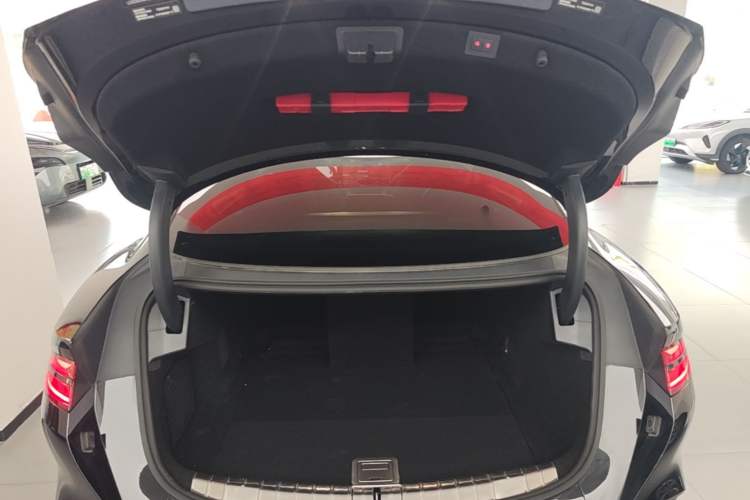 Used Denza Z9 2024 1100 km Four-Wheel Drive Max Version Trunk