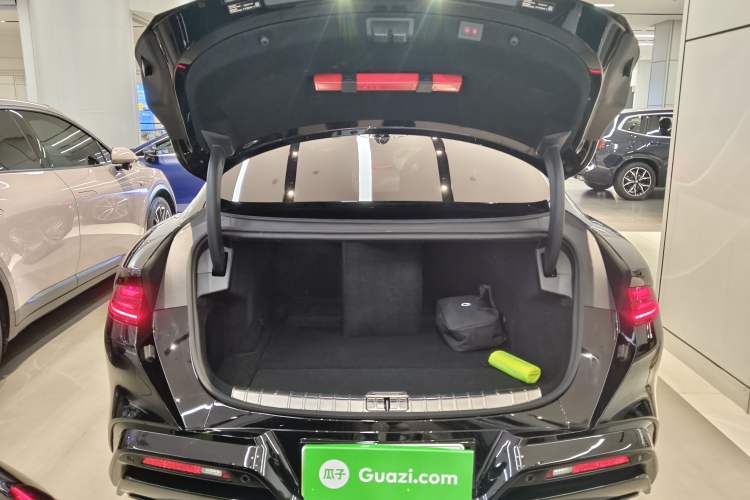 Used Denza Z9 2024 1100 km All-Wheel-Drive Ultra Version Trunk