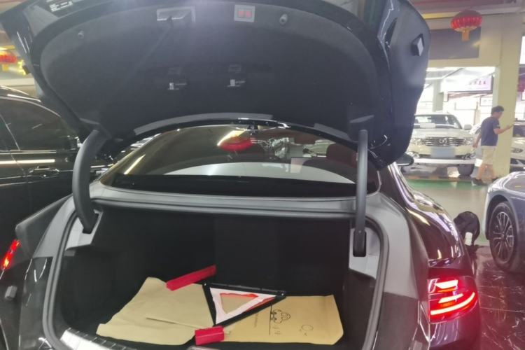 Used Denza Z9 2024 1100 km Four-Wheel Drive Max Version Trunk