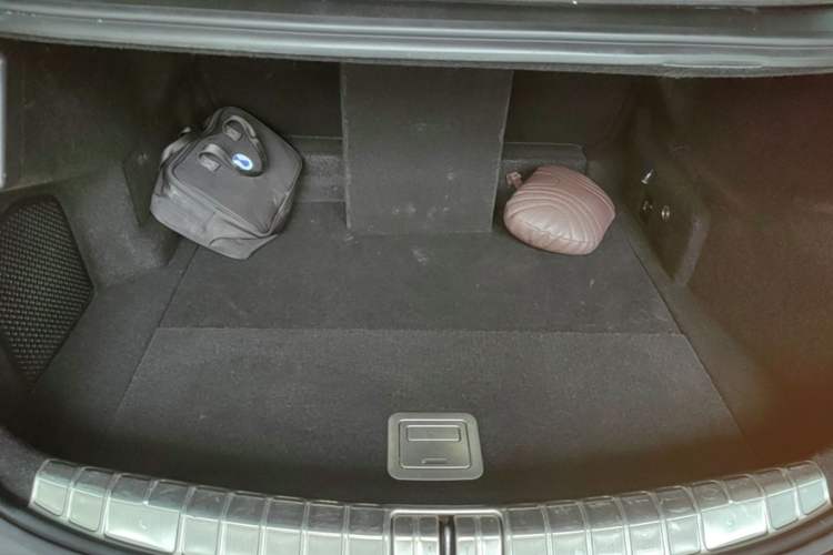 Used Denza Z9 2024 1100 km Four-Wheel Drive Pro Version Trunk