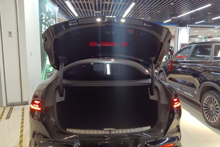 Used Denza Z9 2024 1100 km All-Wheel-Drive Ultra Version Trunk