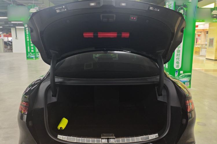Used Denza Z9 2024 1100 km Four-Wheel Drive Max Version Trunk