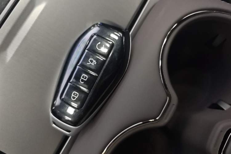 Used Denza Z9 2024 1100 km Four-Wheel Drive Max Version Vehicle Key