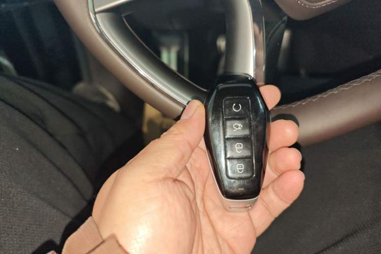 Used Denza Z9 2024 1100 km Four-Wheel Drive Max Version Vehicle Key