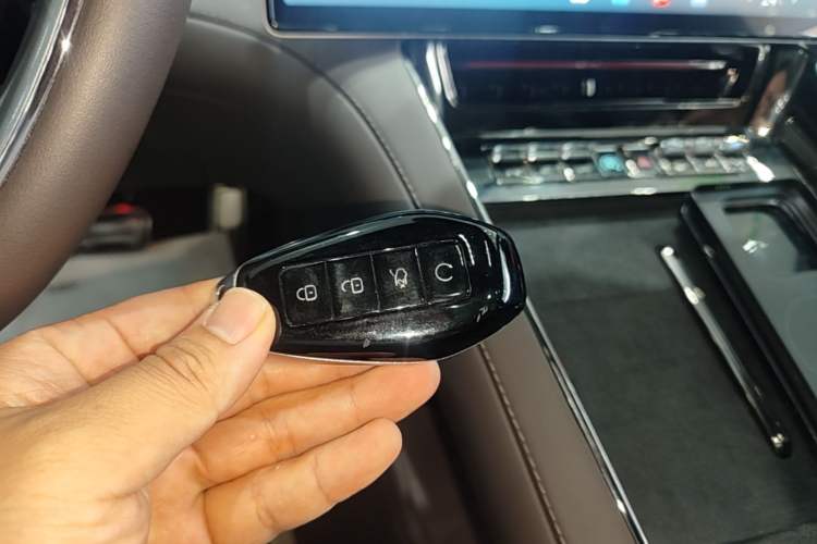 Used Denza Z9 2024 1100 km All-Wheel-Drive Ultra Version Vehicle Key