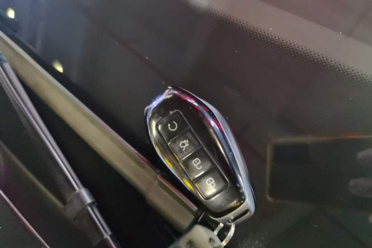 Used Denza Z9 2024 1100 km Four-Wheel Drive Max Version Vehicle Key