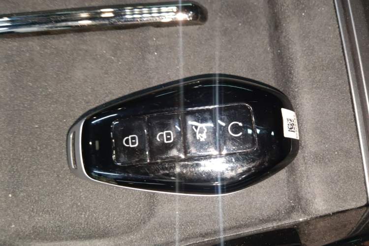 Used Denza Z9 2024 1100 km All-Wheel-Drive Ultra Version Vehicle Key