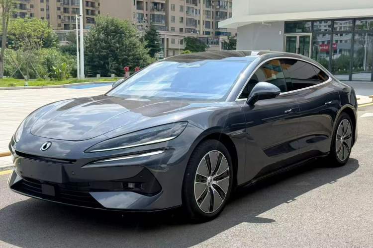 Denza Z9 2024 1100 km Four-Wheel Drive Max Version