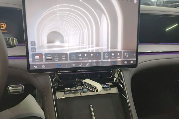 Used Denza Z9 2024 1100 km All-Wheel-Drive Ultra Version Audio And AC Panel