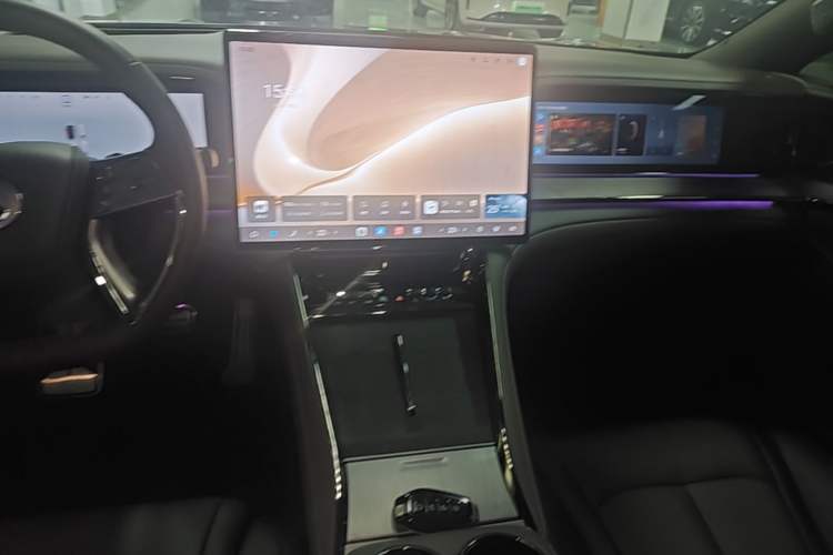 Used Denza Z9 2024 1100 km Four-Wheel Drive Max Version Audio And AC Panel