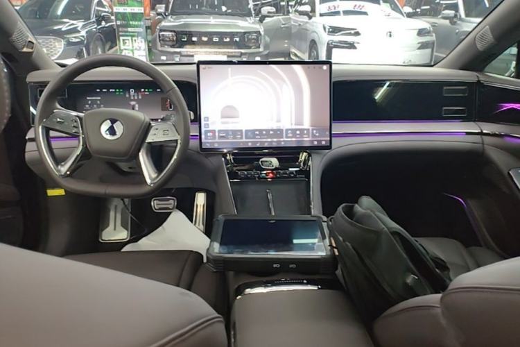 Used Denza Z9 2024 1100 km All-Wheel-Drive Ultra Version Center Console