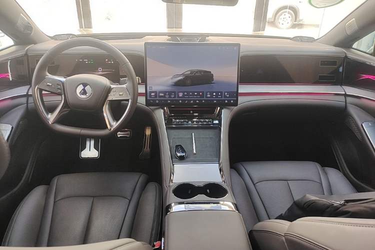 Used Denza Z9 2024 1100 km Four-Wheel Drive Max Version Center Console