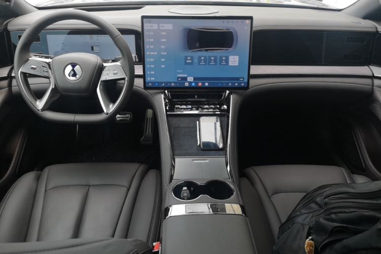 Used Denza Z9 2024 1100 km Four-Wheel Drive Max Version Center Console