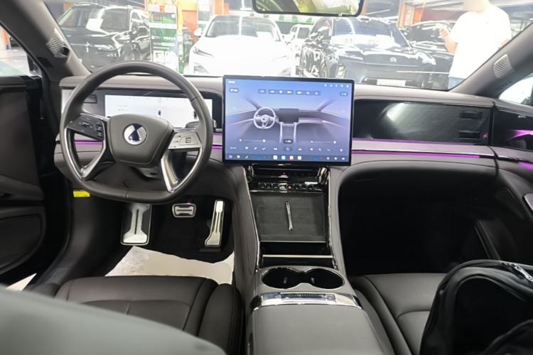 Used Denza Z9 2024 1100 km Four-Wheel Drive Max Version Center Console