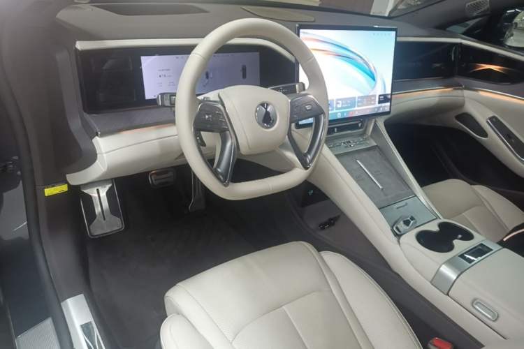 Used Denza Z9 2024 1100 km Four-Wheel Drive Max Version Center Console