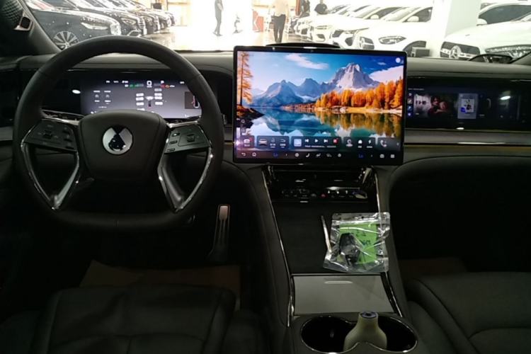 Used Denza Z9 2024 1100 km Four-Wheel Drive Max Version Center Console