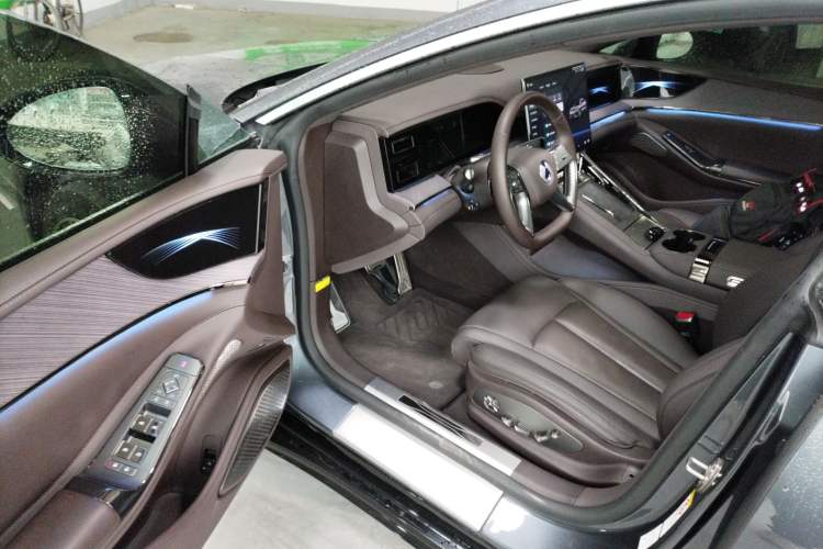 Used Denza Z9 2024 1100 km Four-Wheel Drive Max Version Driver Seat