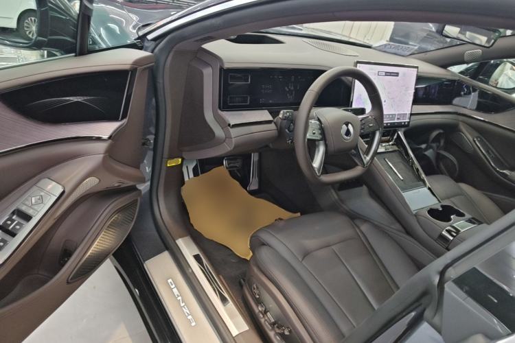 Used Denza Z9 2024 1100 km Four-Wheel Drive Max Version Driver Seat