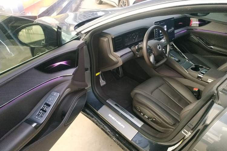 Used Denza Z9 2024 1100 km Four-Wheel Drive Max Version Driver Seat