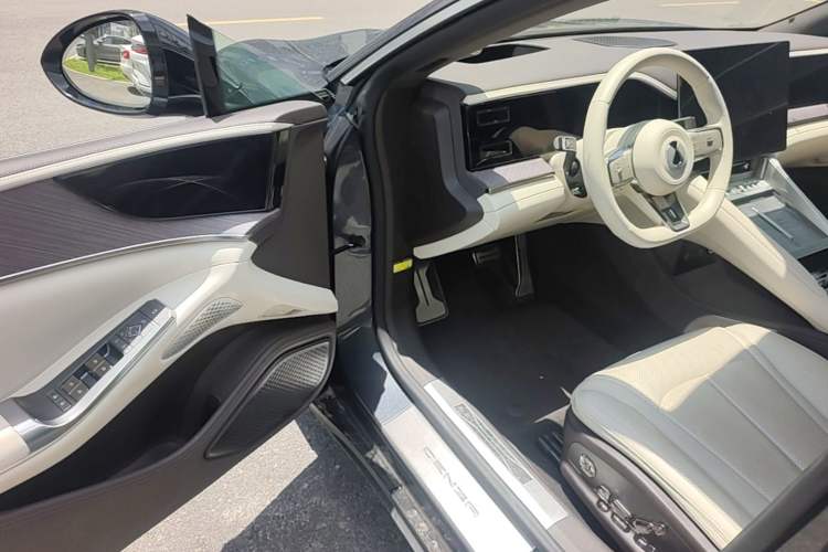Used Denza Z9 2024 1100 km Four-Wheel Drive Max Version Driver Seat