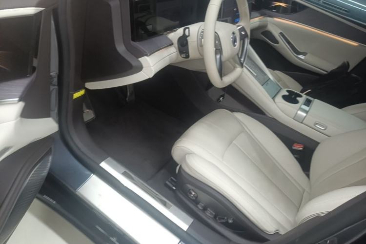 Used Denza Z9 2024 1100 km Four-Wheel Drive Max Version Driver Seat