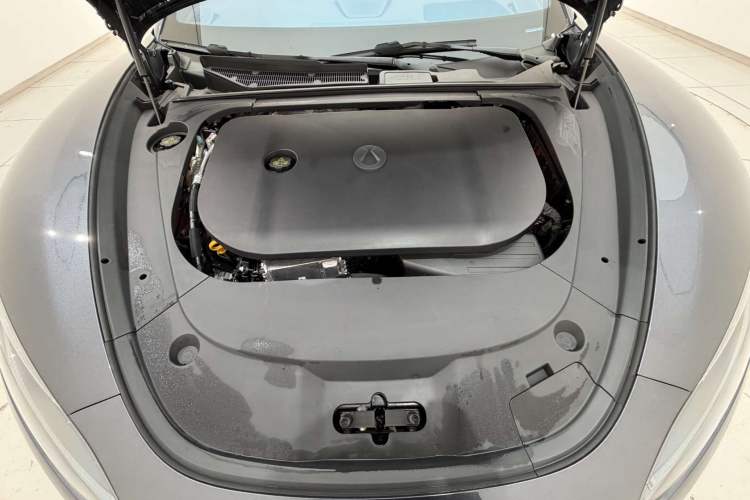 Used Denza Z9 2024 1100 km All-Wheel-Drive Ultra Version Engine Bay