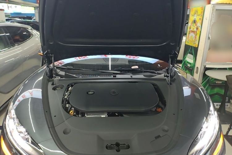 Used Denza Z9 2024 1100 km All-Wheel-Drive Ultra Version Engine Bay