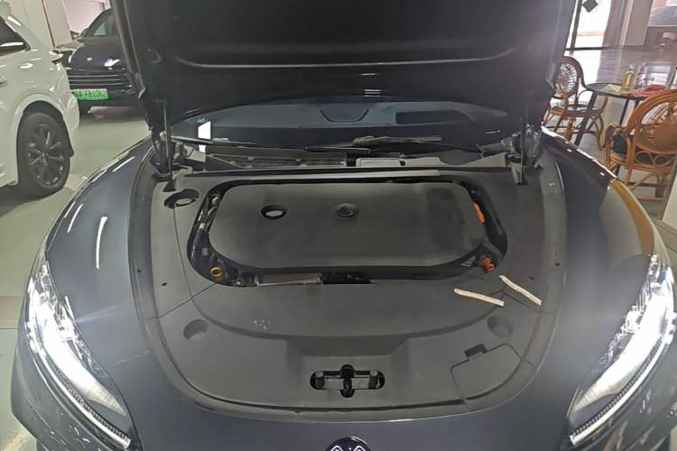 Used Denza Z9 2024 1100 km Four-Wheel Drive Max Version Engine Bay