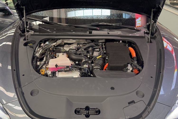 Used Denza Z9 2024 1100 km Four-Wheel Drive Max Version Engine Bay