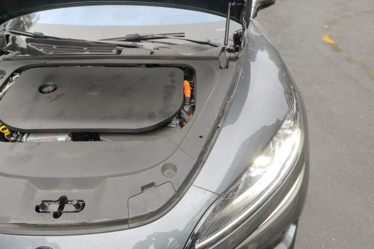 Used Denza Z9 2024 1100 km Four-Wheel Drive Max Version Engine Bay Left