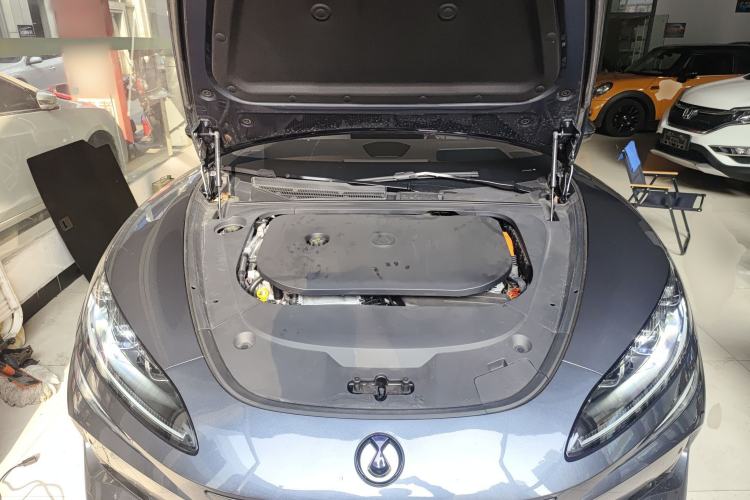 Used Denza Z9 2024 1100 km Four-Wheel Drive Max Version Engine Bay